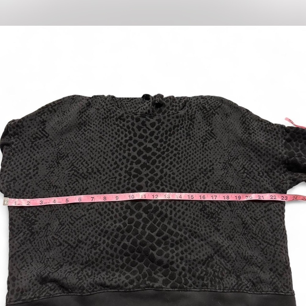 Rails Cropped Black Hoodie - Picture 6 of 6